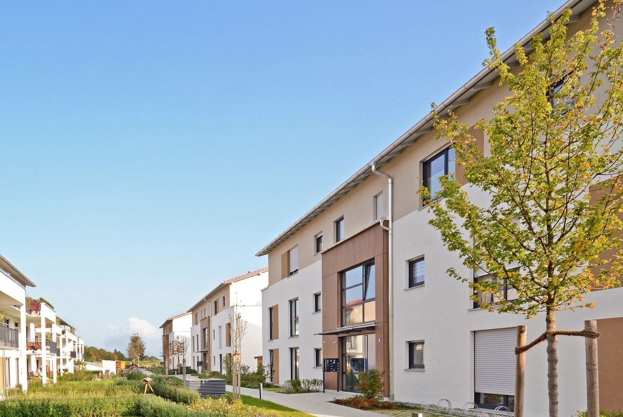 New residential buildings with outdoor facilities; Shutterstock ID 317015087; Projekt: Website Relaunch; Kunde/Lizenzhalter: Techem GmbH, Hauptstraße 89, 65760 Eschborn; Bestellt durch: Nicole Born (für Matthias Tosch); Weitere Informationen: POD-2021-00390