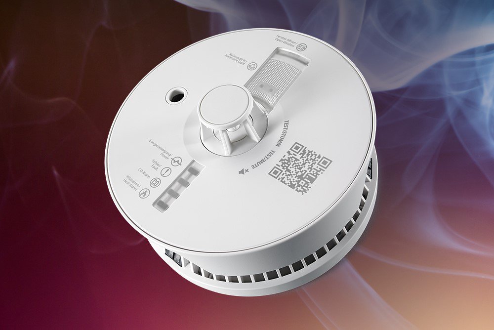 Multisensor Plus auf blau lilalem Hintergrund