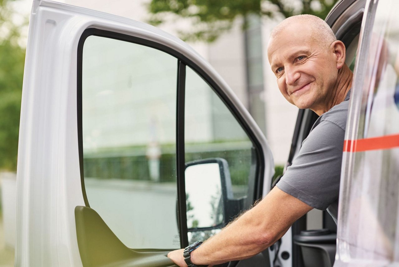  Kundendiensttechniker im Auto